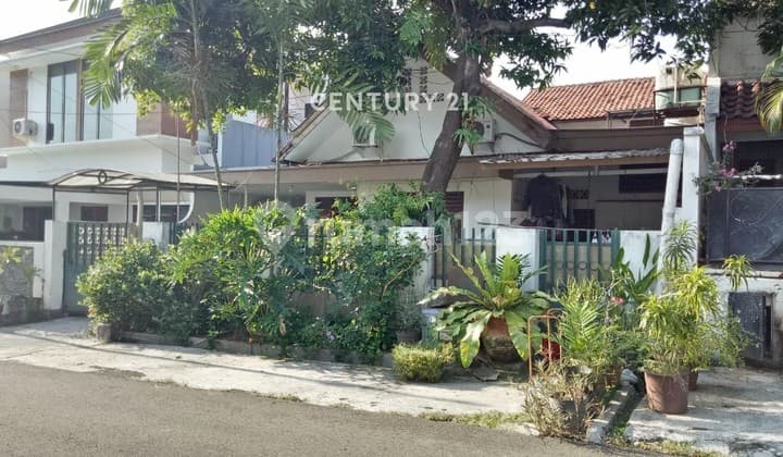 For Sale Well-Maintained Old House in a Comfortable and Premium Location in Kby Baru