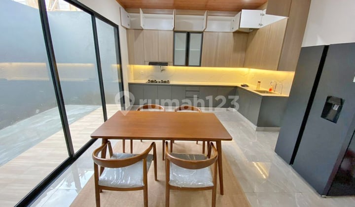 Murah Rumah Cantik 2 Lantai Full Furnish Hadap Tembok di Nara Village Gading Serpong