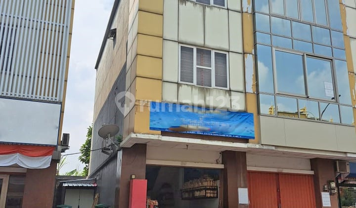 3-story shophouse with SHM certificate in Golden Boulevard, BSD City, Serpong, South Tangerang 3-story shophouse with SHM certificate in Golden Boulevard, BSD City, Serpong, South Tangerang