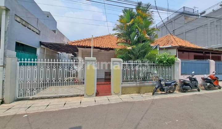 Rumah Luas 270 M² di Senen Jakarta Pusat - Lokasi Strategis