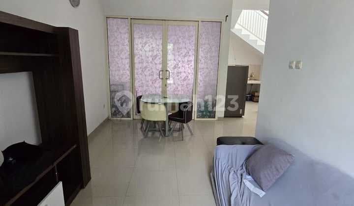 Rumah 2 Lantai di Equator Town House Selangkah ke Bintaro