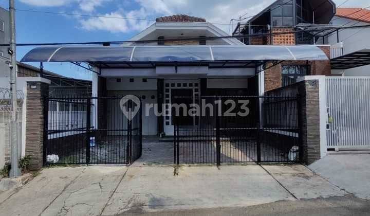 For Rent House in Cihampelas Area Bandung