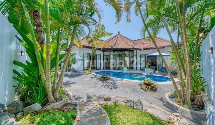Leasehold Villa Modern Concept 2BR in Seminyak, Badung - Bali