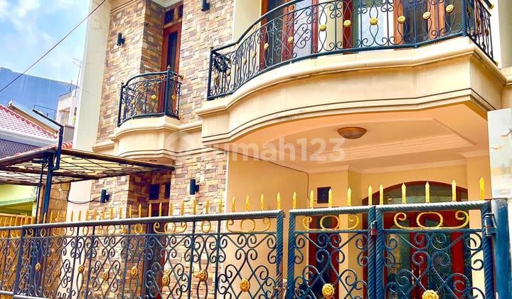 Siap Huni, Rumah di Tebet Barat, 2 Lantai, Full Furnished