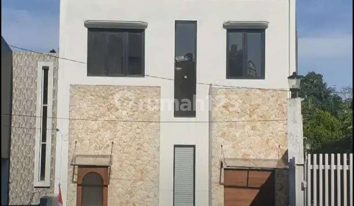 Rumah 2 Lantai Open Space Unfurnished di Daerah Dago Bandung