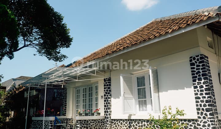 Rumah Vintage Di Pusat Kota MAinroad Di Cihapit Bandung