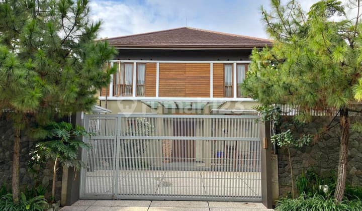 Rumah 2 Lantai Sejuk di Daerah Setiabudi Bandung