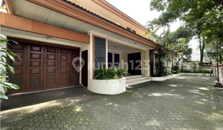 Rumah 2 Lantai Dipusat Kota di Daerah Ciateul Bandung