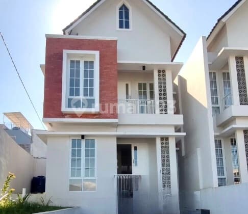 Rumah 2 Lantai Bagus Dalam Perumahan di Daerah Sariwangi Bandung