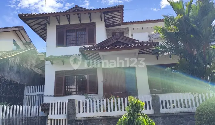 Rumah 2 Lantai Hook Ada Taman di Belakang di Cikutra Bandung