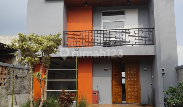 Rumah 3 Lantai Ada Roof Top Di Daerah Lembang Bandung