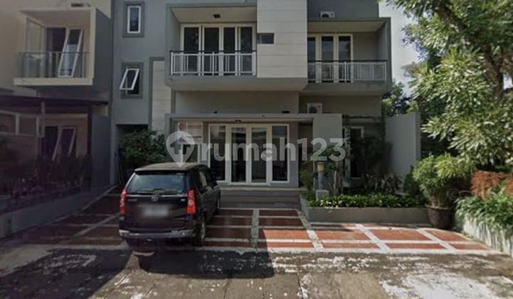 Rumah 2 Lantai Bagus Semi Furnished Di Daerah Cigadung Bandung