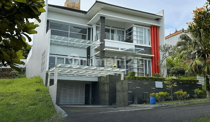 Rumah Bagus 3 lantai Bagus Daerah Dago Resort Bandung