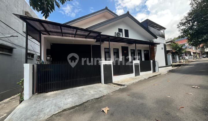 Rumah 1 Lantai Jalan 2 Mobil di Daerah Sadang Serang Bandung