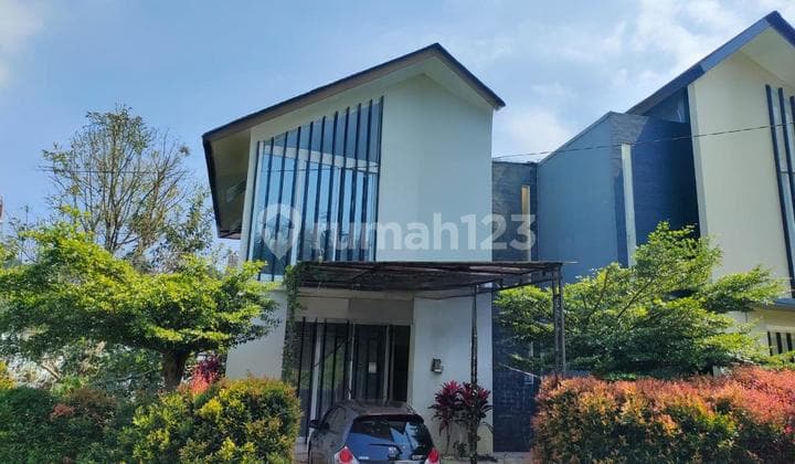 Rumah Bagus Hook 2 Lantai Di daerah Dago Bandung