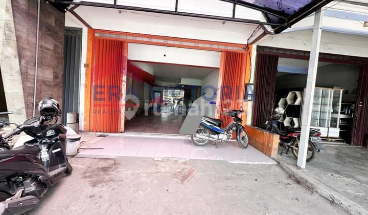 2-Story Shop House on Soehat Road Near Blimbing Market Suitable For All Types of Businesses.