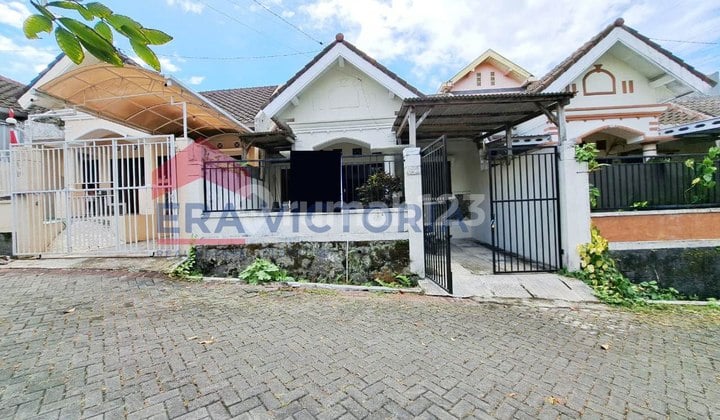 2-Bedroom Semi-Furnished House Near ITN2 Campus, Singosari Toll Exit.