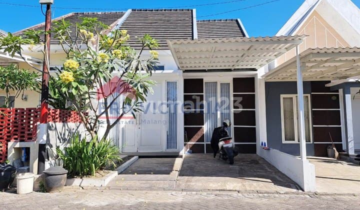 2-Bedroom Fully Furnished House in a Housing Estate Near Suhat and Sudimoro Culinary Areas.