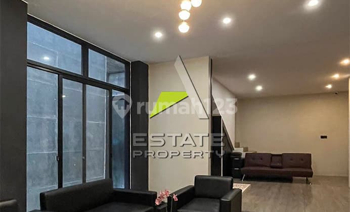 Rumah Mewah dan Nyaman di dekat Lapangan Golf