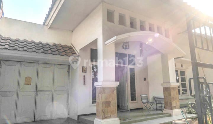 Turun Harga!!! Hunian Megah Dan Luas, Halaman Belakang Luas, Shm, Araya