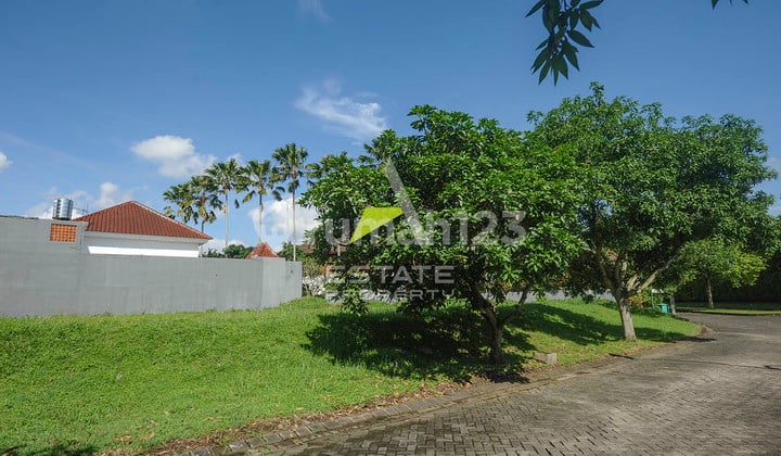 Kavling Luas bergengsi Raya Greenwood Golf, siap Bangun