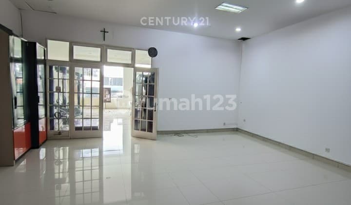 4-Story Ruko Rarely Available, 2 Minutes to 23 Paskal, Beside Main Road