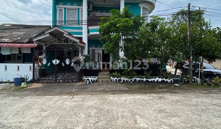3-Storey Hook House in Taman Marchelia, Batam Centre