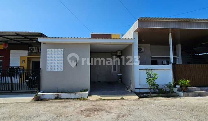 Take Over 1 Floor Renovated Mas Indah House.