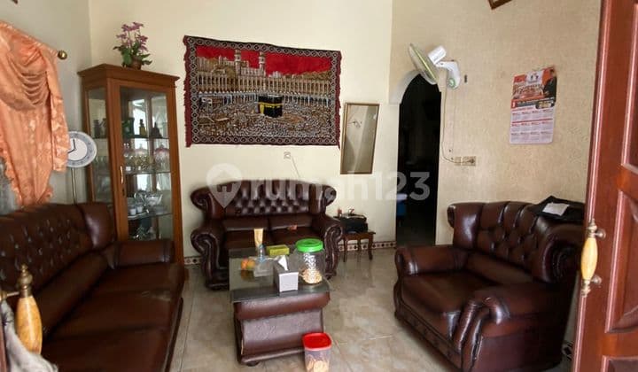 Harga Spesial Rumah 1,5 Lantai Halaman Luas dan 2 Kontrakan SHM di Bambu Apus, Cipayung, Jakarta Timur.