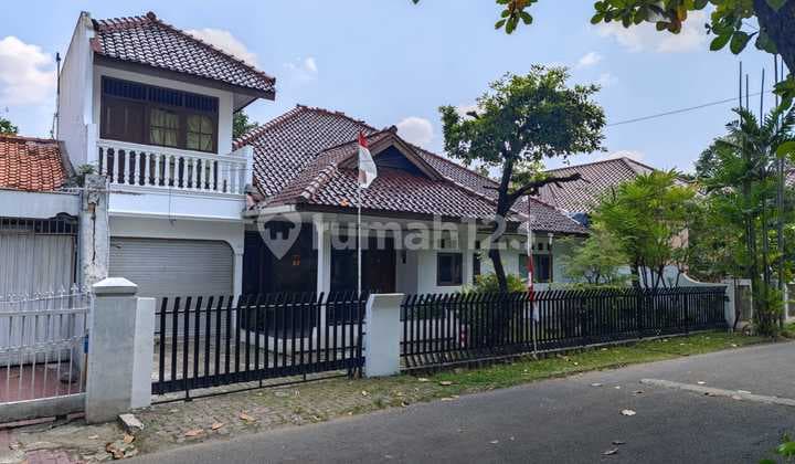 Harga Spesial Rumah Klasik SHM di Komplek PLN Klender, Jakarta Timur