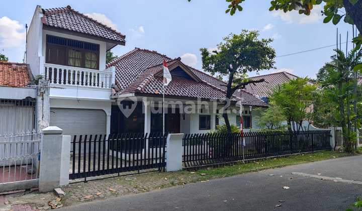 Harga Spesial Rumah Klasik SHM di Komplek PLN Klender, Jakarta Timur
