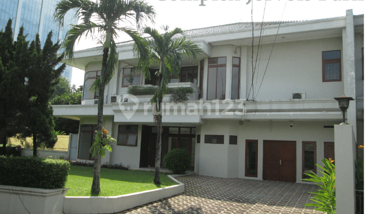 Rumah Disewakan Fasilitas Kolam Renang Pribadi di Jakarta Selatan