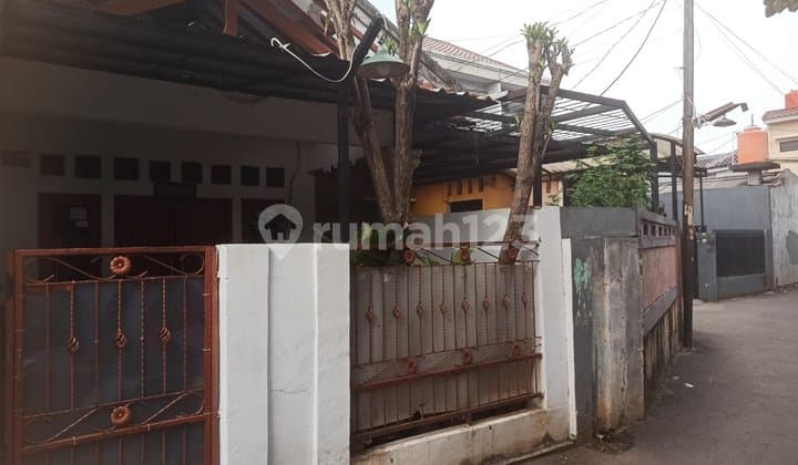 Rumah yang Luas dan Strategis di Jagakarsa