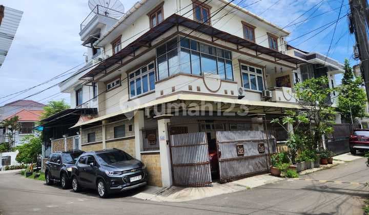 rumah hoek 3lantai bagus di sunter