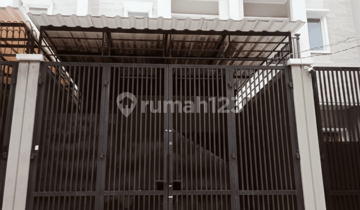 Rumah Bagus Lokasi Strategis di Sunter