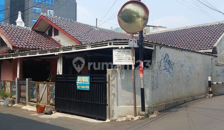 Rumah Hoek Strategis Di Polonia