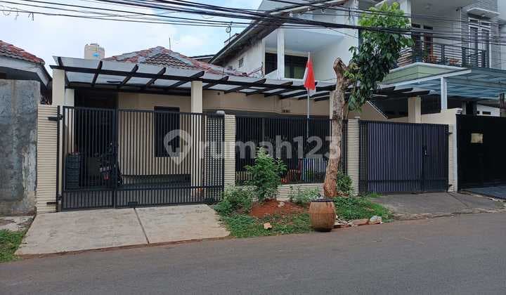 For Sale Meruya Ilir Garden House Near Ipeka International School Strategic Location