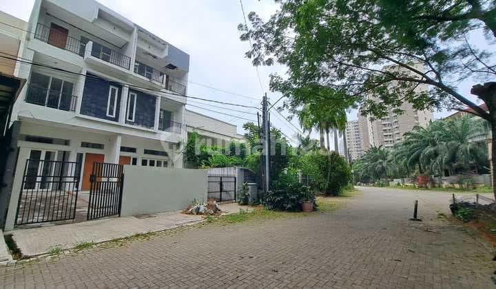 House for Rent Next to Bellmont, Jeruk Permai Housing Complex, Meruya, Strategic Location