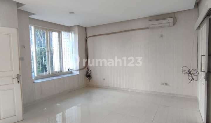 Dijual Cepat Rumah Rapi Intercon Lokasi Strategis