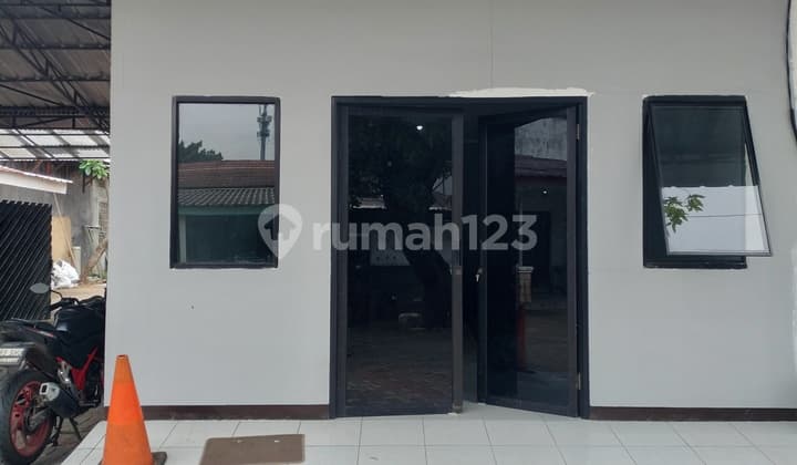 Disewakan Ruang Usaha Rapi untuk Kantor Lokasi Strategis di Kedoya Arteri