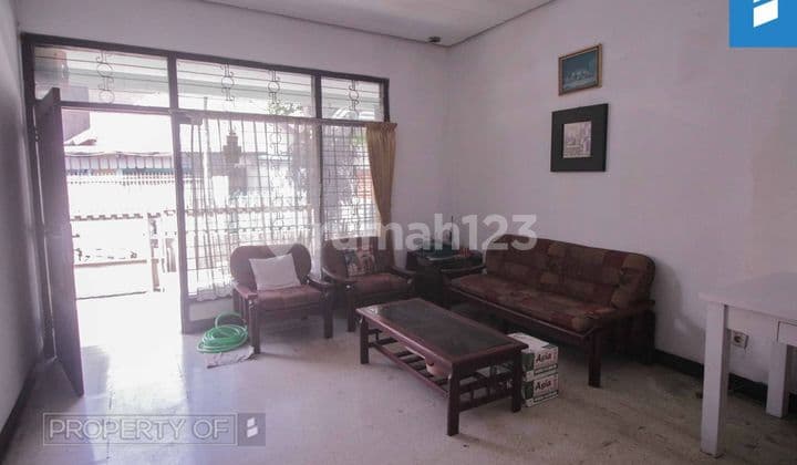 : Rumah, cocok untuk kos kosan. Letak strategis