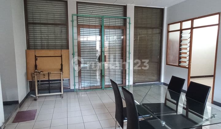 Rumah 2 Lantai di Ciumbuleuit