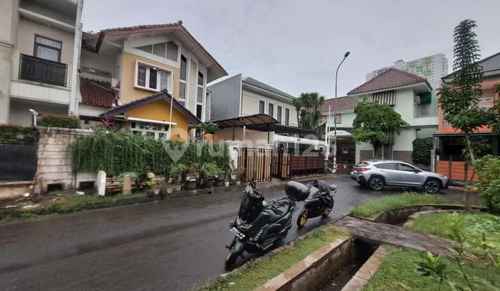 Rumah view taman di tanjung mas raya. 600 m dari stasiun KRL