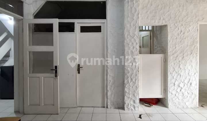 Rumah 5 Kamar Tidur 3 Menit Dari Mrt Lebak Bulus