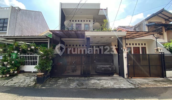 Rumah 2 Lantai Hadap Selatan di Bintaro, Pesanggrahan