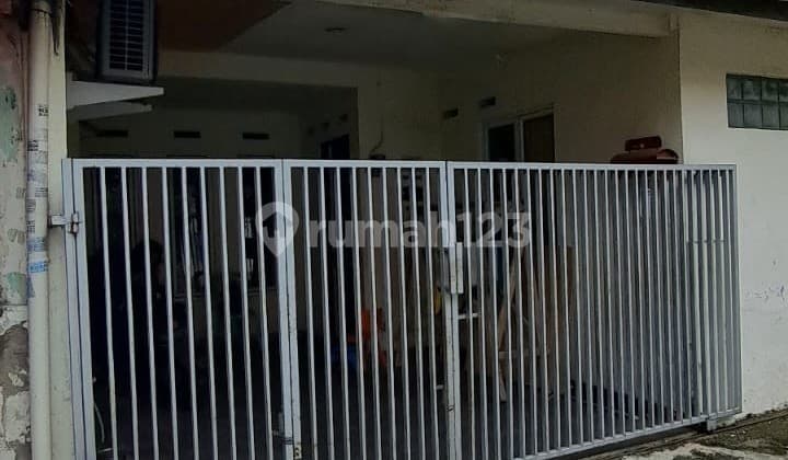 Ready-to-Occupy House in a residential area at Bendungan Hilir.