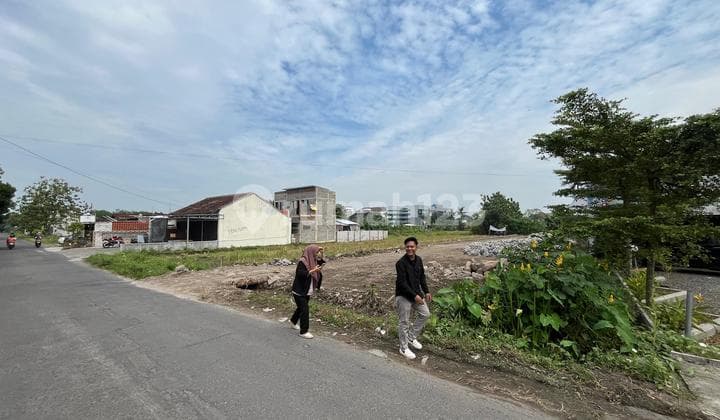 Jl Wates km 4, 8 Menit Titik Nol Yogyakarta