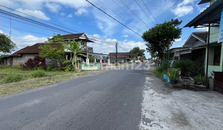 7 menit bandara adisucipto tanah mangku jalan strategis