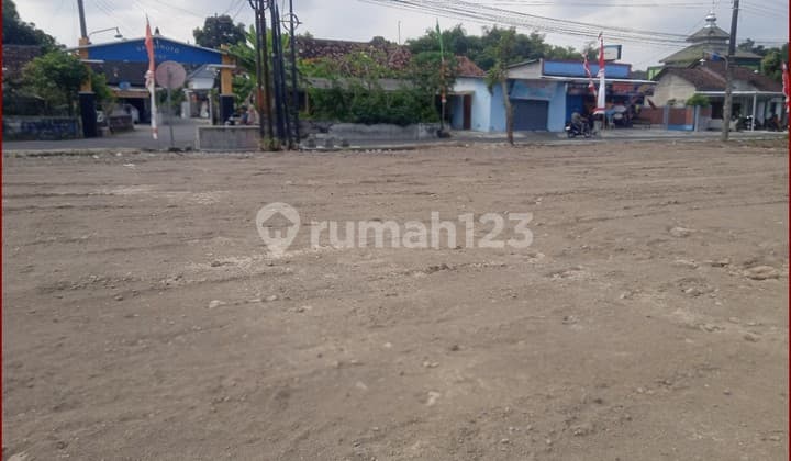 pinggir jalan dekat maguwoharjo tanah dijual