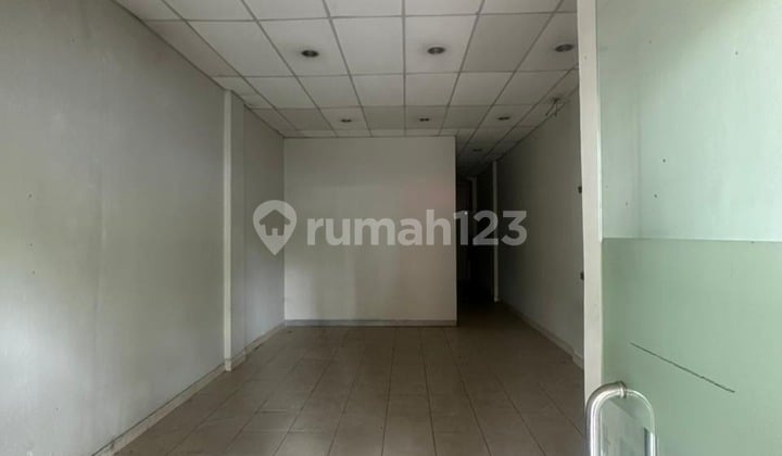 For Sale: Nice Shop House in Citra Niaga Citra Garden 2. Area 4x15m. Facing the Road.